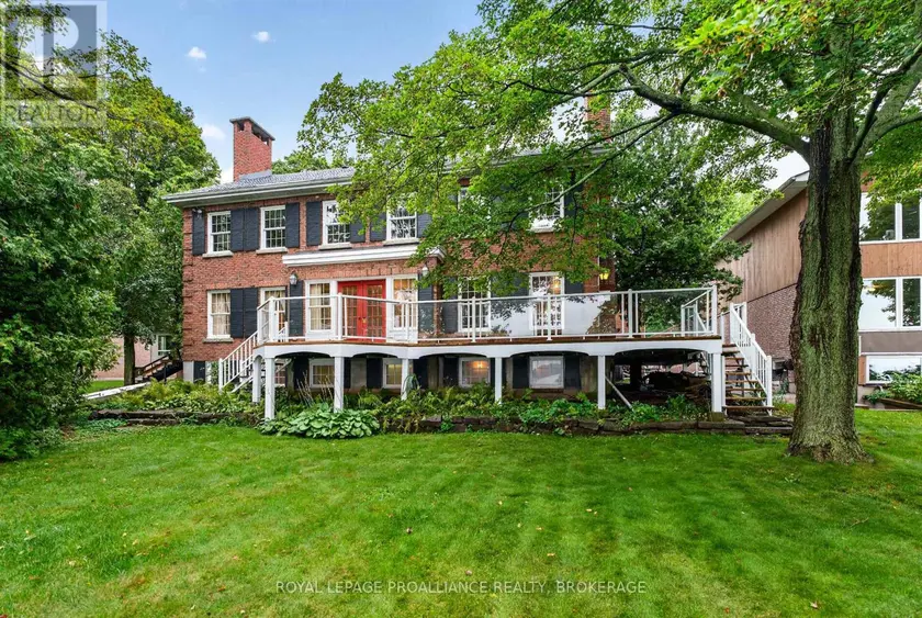 Detached at 110 LAKESHORE BOULEVARD, Kingston