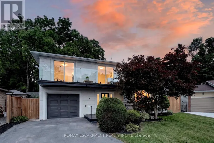 Detached at 9 LESLIE DRIVE, Hamilton