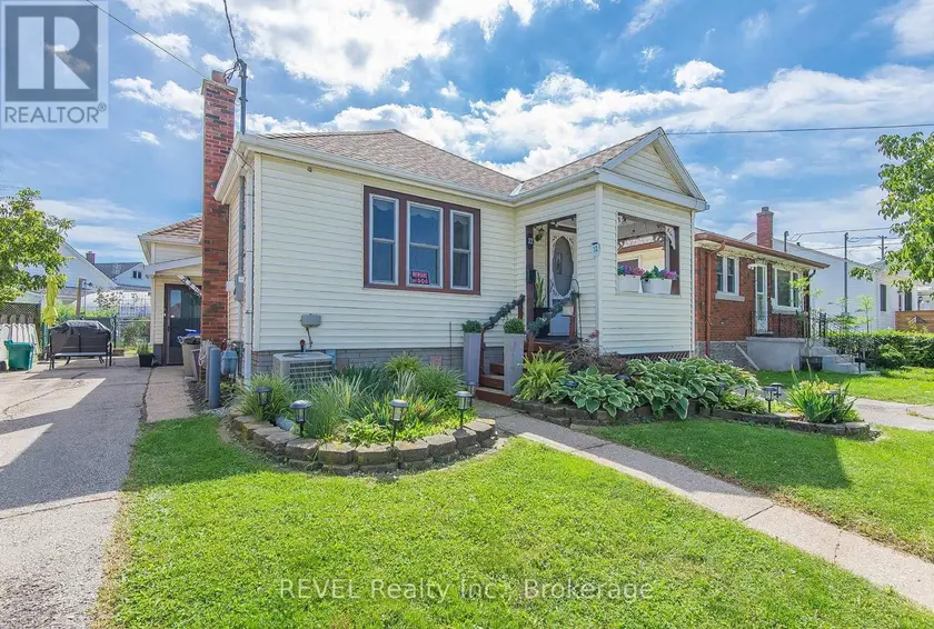 Detached at 12 GARNET STREET, St. Catharines