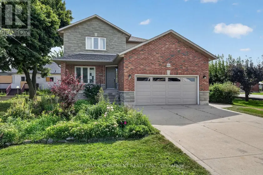 Detached at 1501 UPPER SHERMAN AVENUE, Hamilton