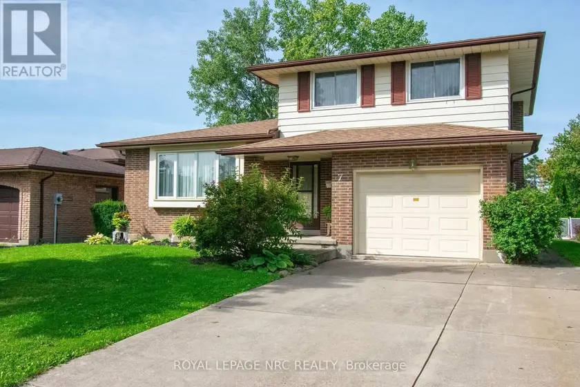 Detached at 7 DOLLY CIRCLE, St. Catharines