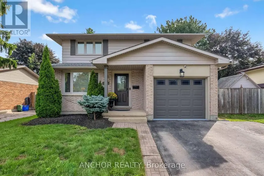 Detached at 684 GRIFFITH STREET, London South