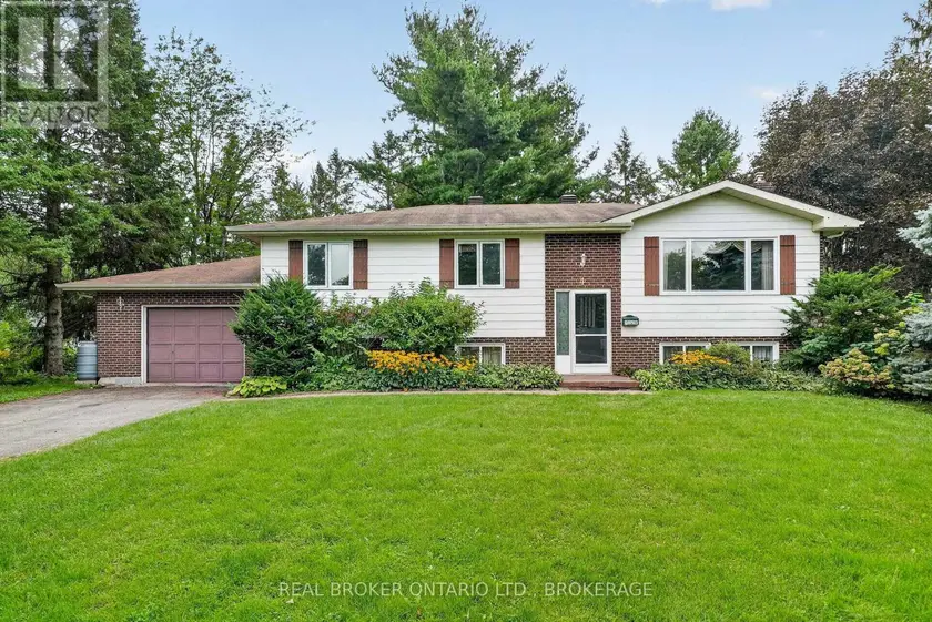 Detached at 4 LOYALIST CRESCENT, South Stormont