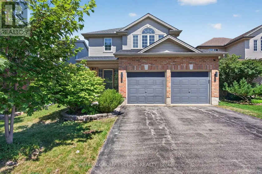 Detached at 1647 BAYSWATER CRESCENT, London North