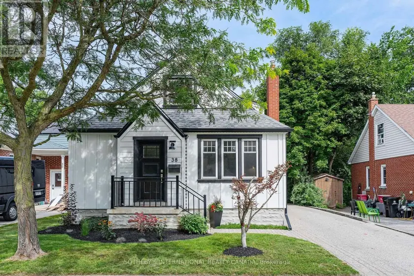 Detached at 38 ROSLIN AVENUE S, Waterloo