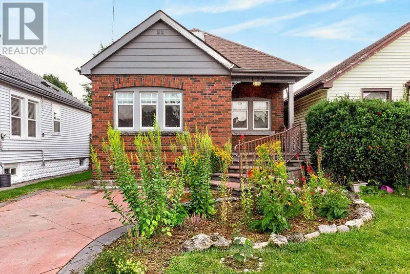 Detached at 136 WEIR STREET N, Hamilton