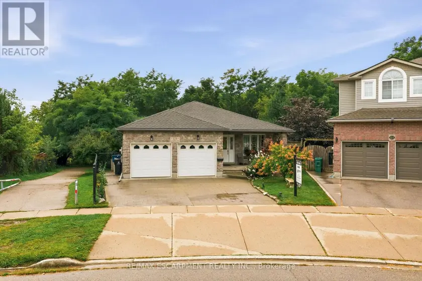 Detached at 125 LANGLAW DRIVE, Cambridge