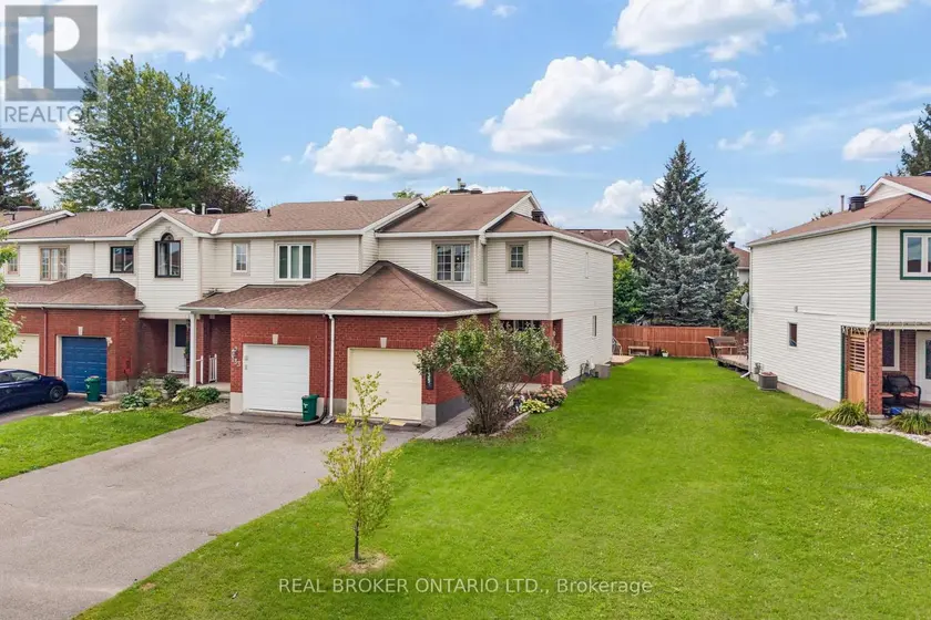 Townhouse at 135 DAVENTRY CRESCENT, Ottawa