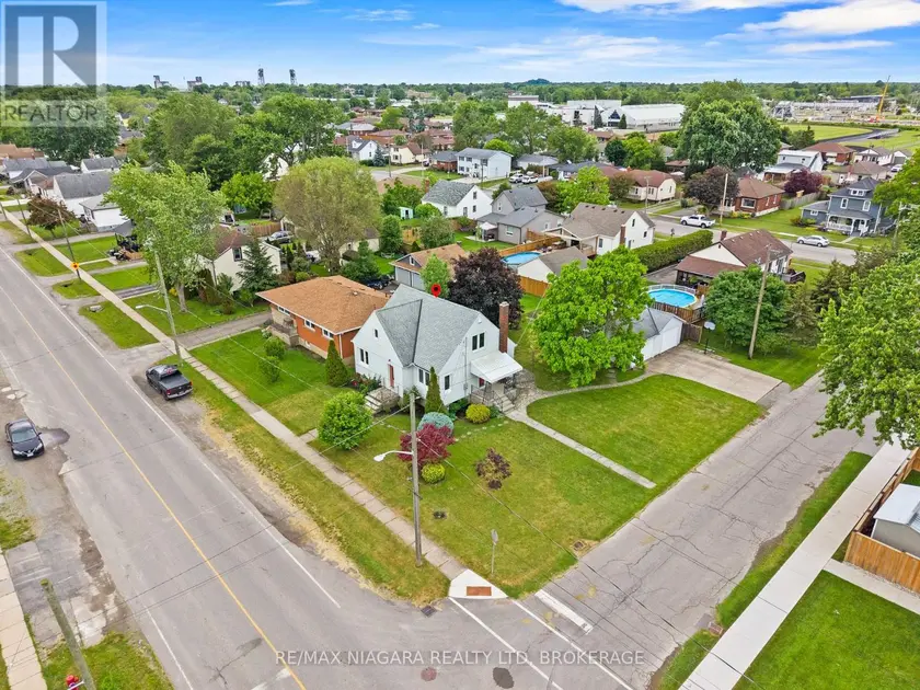 Detached at 230 WELLINGTON STREET, Port Colborne