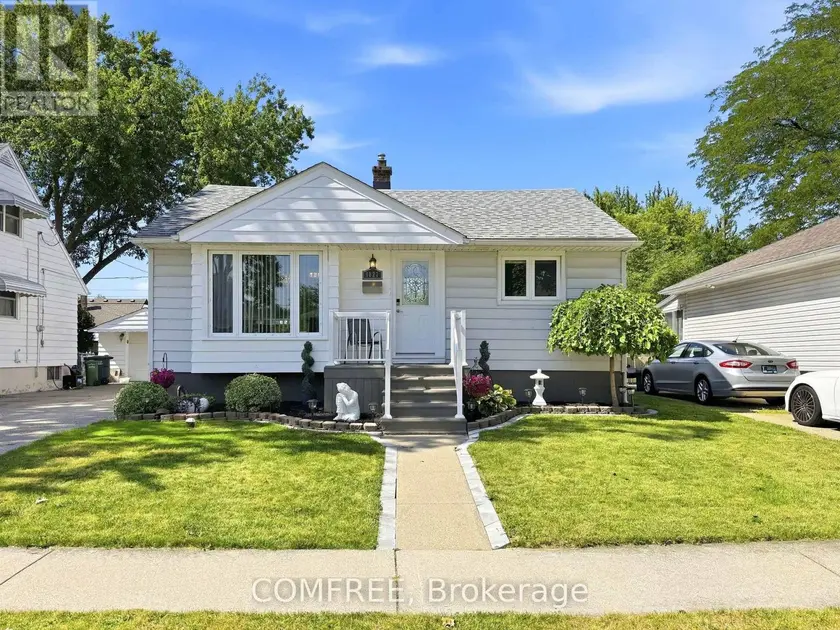 Detached at 1827 NORMAN ROAD, Windsor