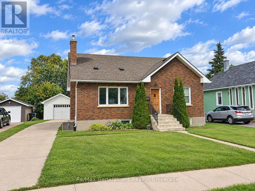 Detached at 251 FRANCIS STREET W, Thunder Bay