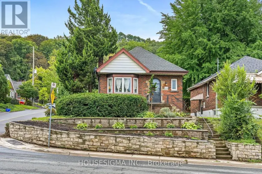 Detached at 22 ARKLEDUN AVENUE, Hamilton