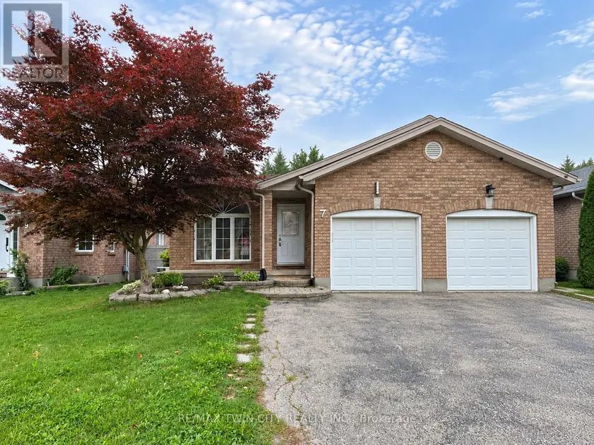 Semi-Detached/Link at 7 BRIARFIELD STREET, Kitchener