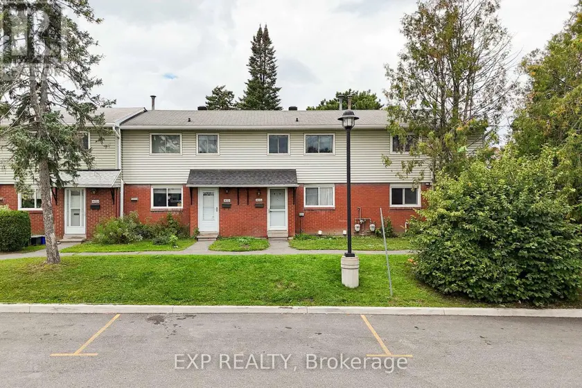 Townhouse at L - 1480 HEATHERINGTON ROAD, Ottawa