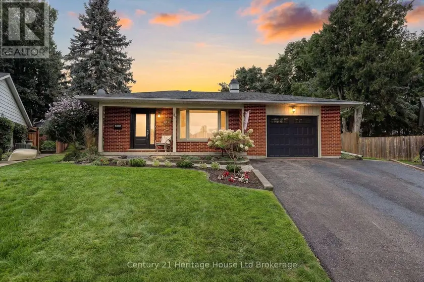 Detached at 27 SILCOX PLACE, Woodstock