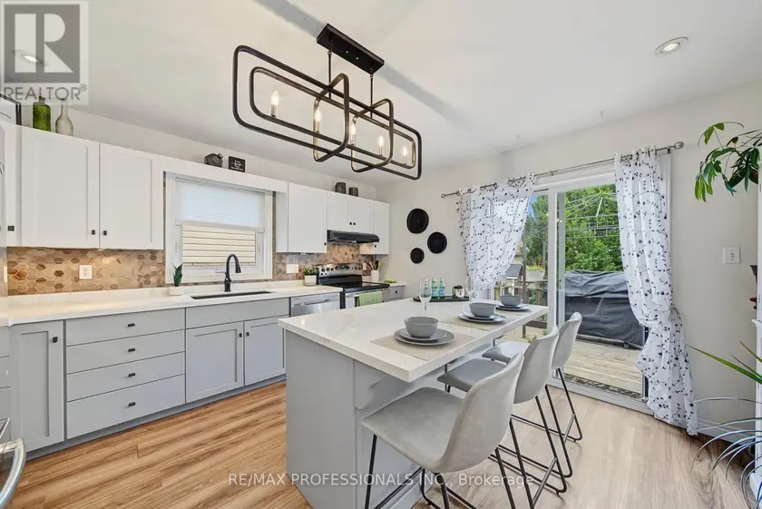 Detached at 3 OLIVER COURT, Brantford