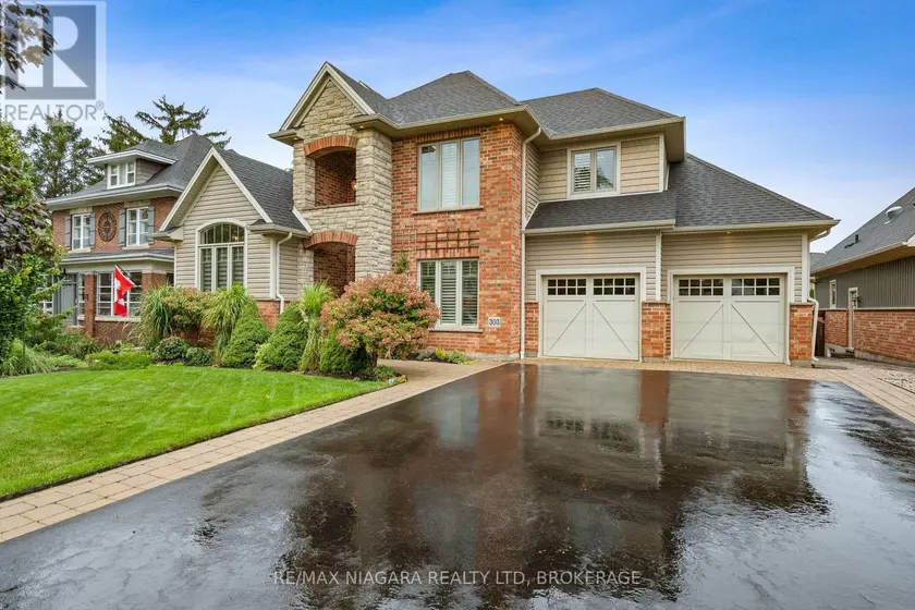 Detached at 303 MAIN STREET E, Grimsby