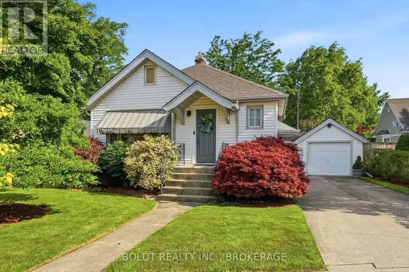 Detached at 9 WOODGATE AVENUE, St. Catharines