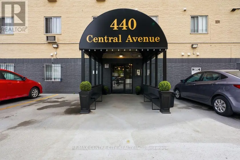 Apartment at 605 - 440 CENTRAL AVENUE, London