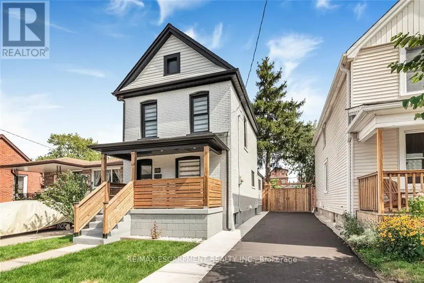 Detached at 250 ROSSLYN AVENUE N, Hamilton