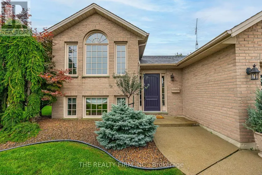 Detached at 4077 PINE CRESCENT, Petrolia