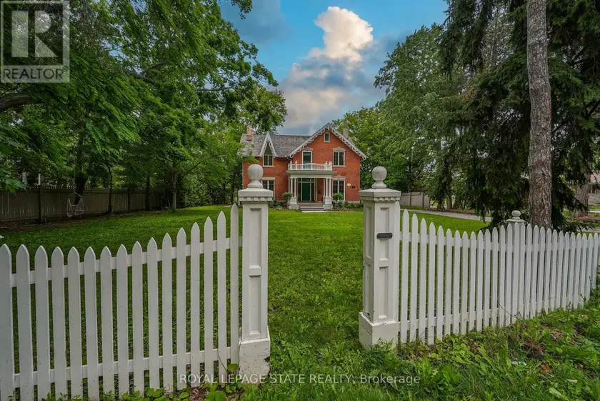 Detached at 262 MAIN STREET W, Grimsby