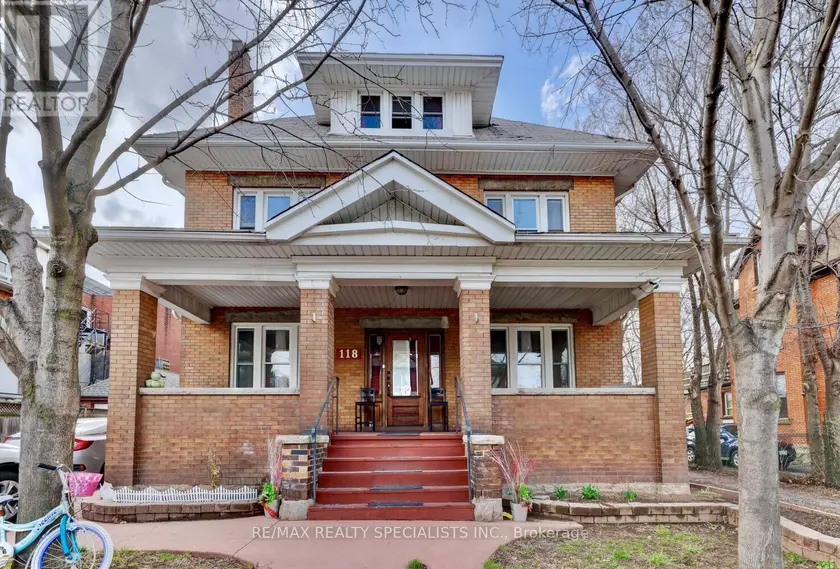 Detached at 4 - 118 FAIRHOLT ROAD S, Hamilton