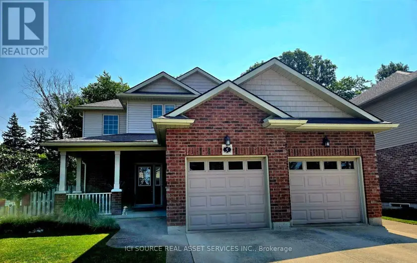 Detached at 5 FAIRFIELD DRIVE, Stratford