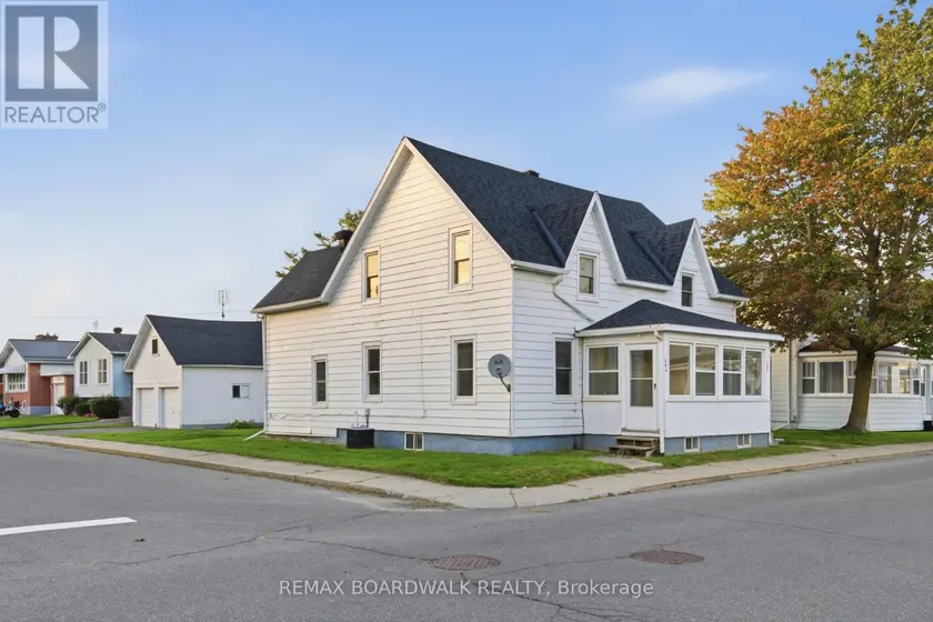 Semi-Detached/Link at 390-394 HYDE STREET, Prescott