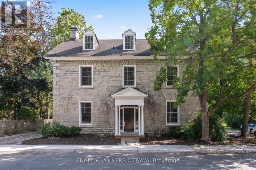 Semi-Detached/Link at 35 MACKAY STREET, Ottawa