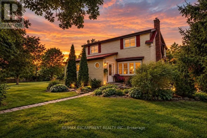 Detached at 102 RIDGE ROAD W, Grimsby