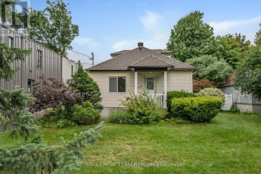 Detached at 658 TWEEDSMUIR AVENUE, Ottawa