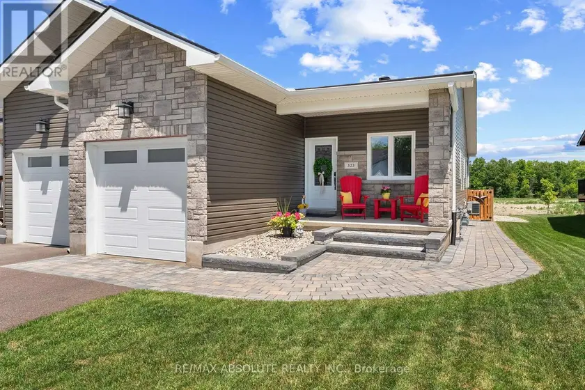 Townhouse at 323 FORESTVIEW CRESCENT, Renfrew