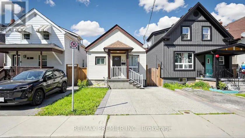 Detached at 27 CAMBRIDGE AVENUE, Hamilton