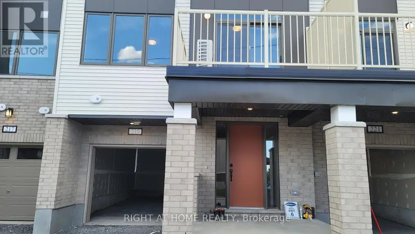 Townhouse at 219 DARJEELING AVENUE, Ottawa