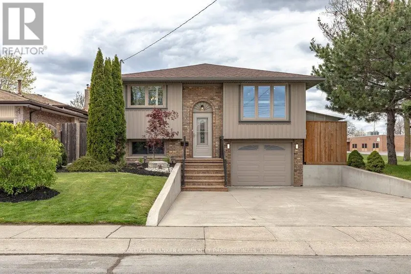 Detached at 116 HIGHRIDGE AVENUE, Hamilton