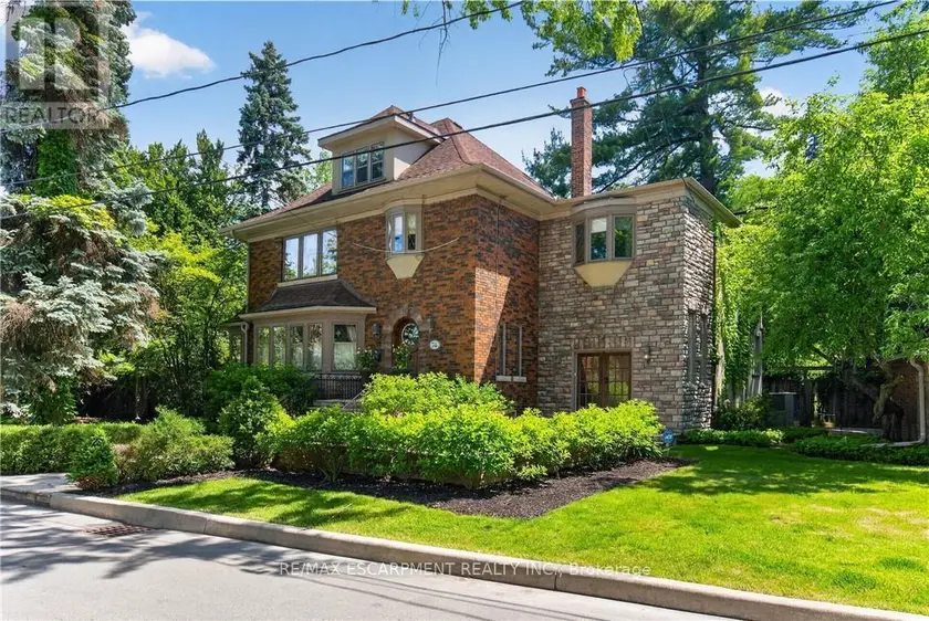 Detached at 74 OAK KNOLL DRIVE, Hamilton