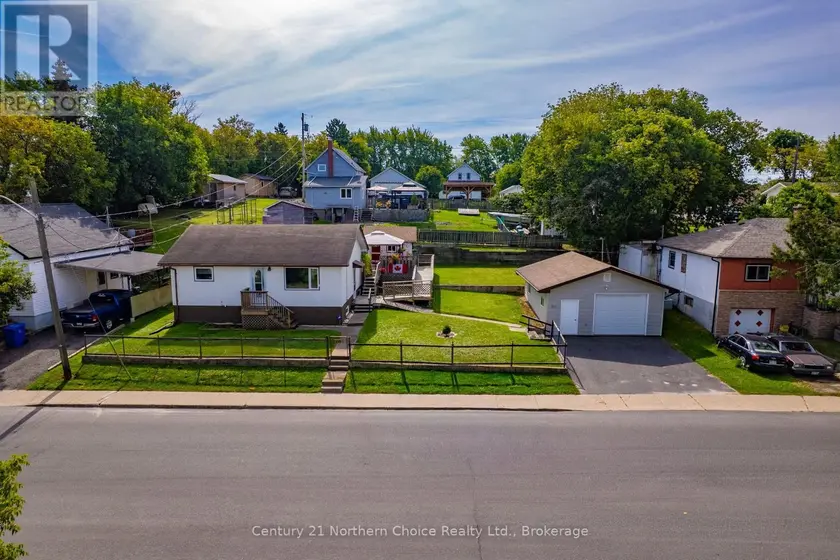 Detached at 811 FOURTH STREET N, Kenora