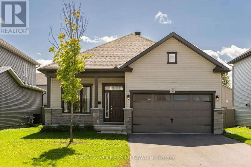 Detached at 920 LUCERNE DRIVE, Russell