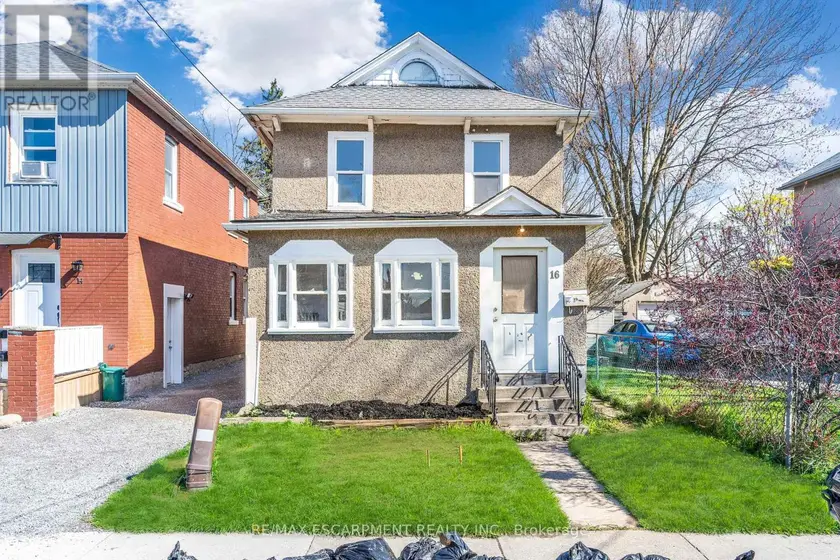 Detached at 16 ALBERT STREET, Welland