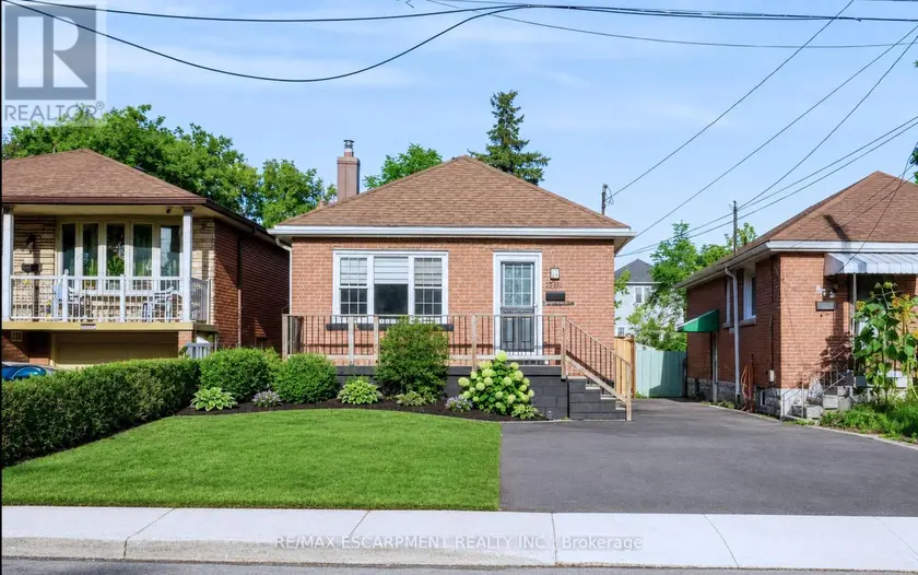 Detached at 256 EAST 25TH STREET, Hamilton