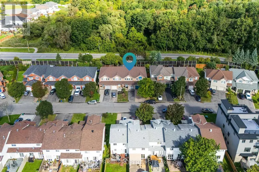 Townhouse at 33 INVERKIP AVENUE, Ottawa
