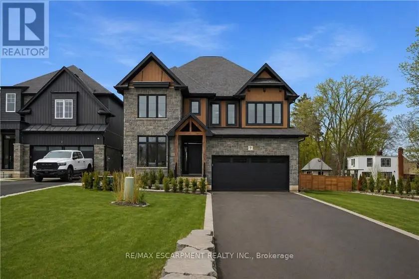 Detached at 7 BARTLETT AVENUE, Grimsby