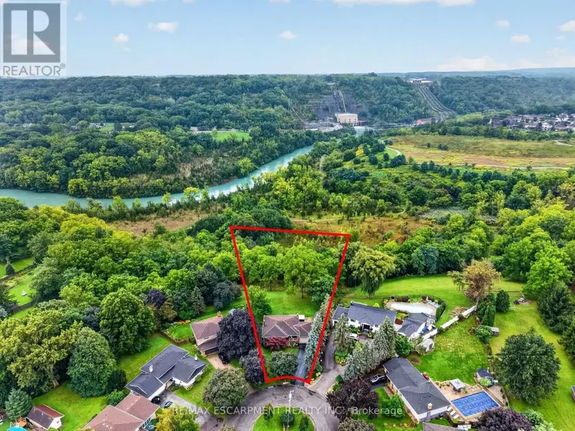Detached at 16 ELK STREET, St. Catharines