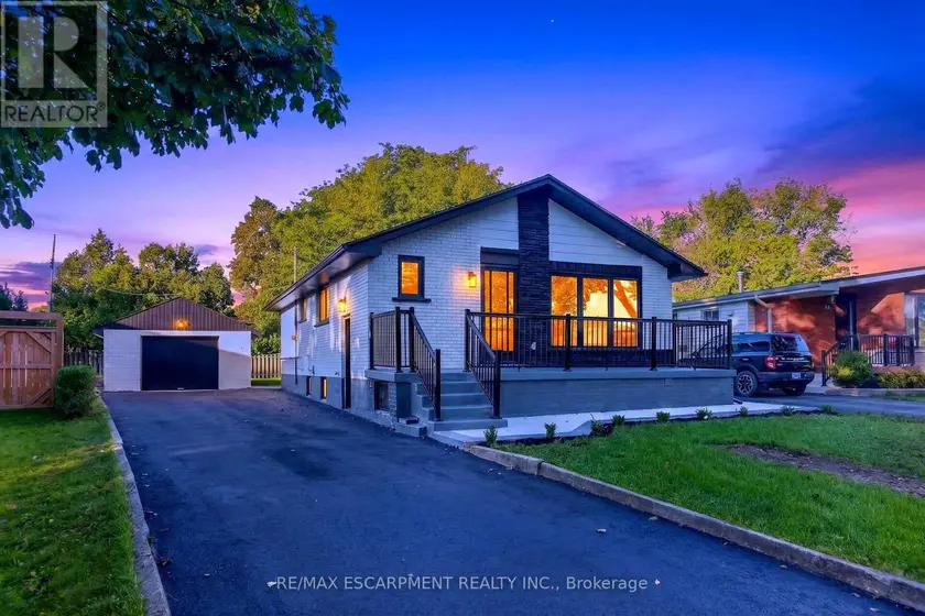 Detached at 46 BOBOLINK ROAD, Hamilton