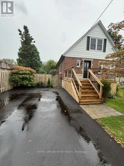 Detached at 46 DELEVAN CRESCENT, Hamilton