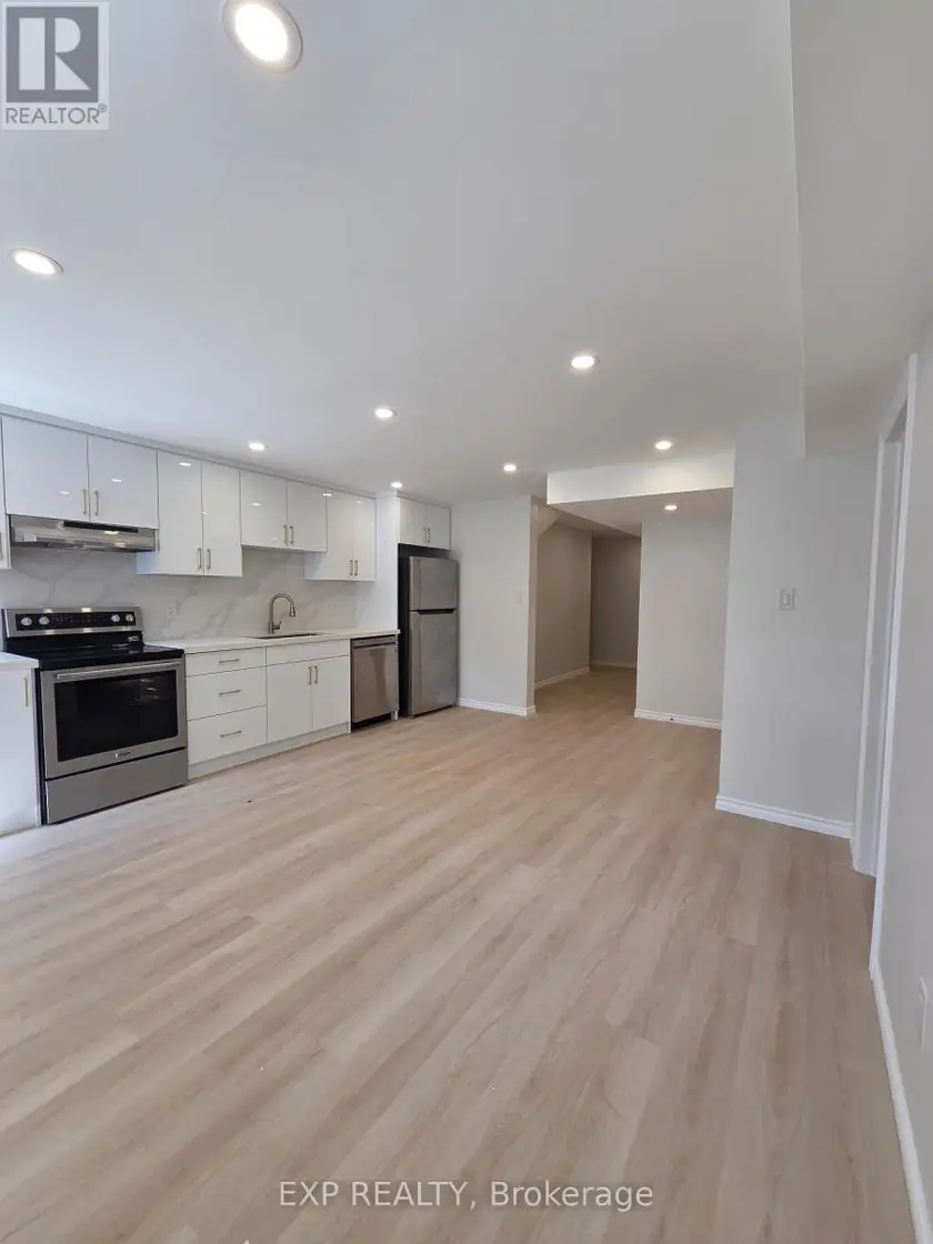 Detached at BSMT - 41 QUEENSGATE CRESCENT, Woolwich