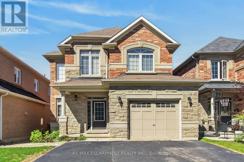 Detached at 44 MATTEO TRAIL, Hamilton