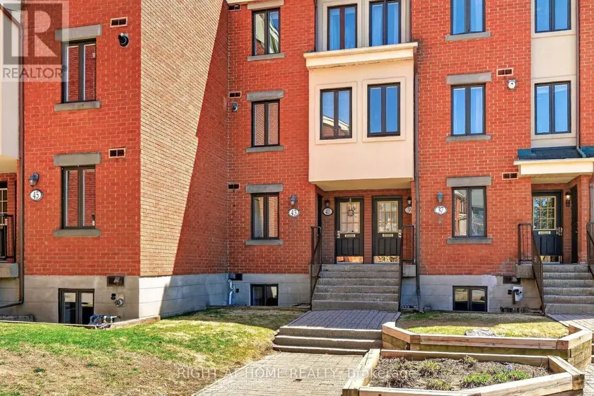 Townhouse at 43 CRISPIN PRIVATE, Ottawa