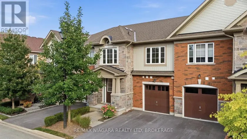 Townhouse at 12 GEORGE MANOR, Niagara-on-the-Lake